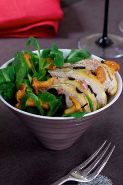 Salade de pintade à la mâche et à la truffe noire