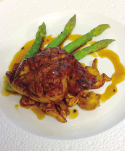 Pomme de ris de veau de lait braisée aux truffes, asperges vertes et champignons des bois