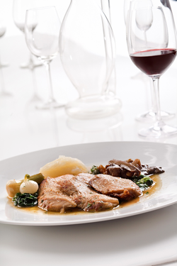 Quasi de veau à la cheminée, purée de topinambours et poêlée de cèpes